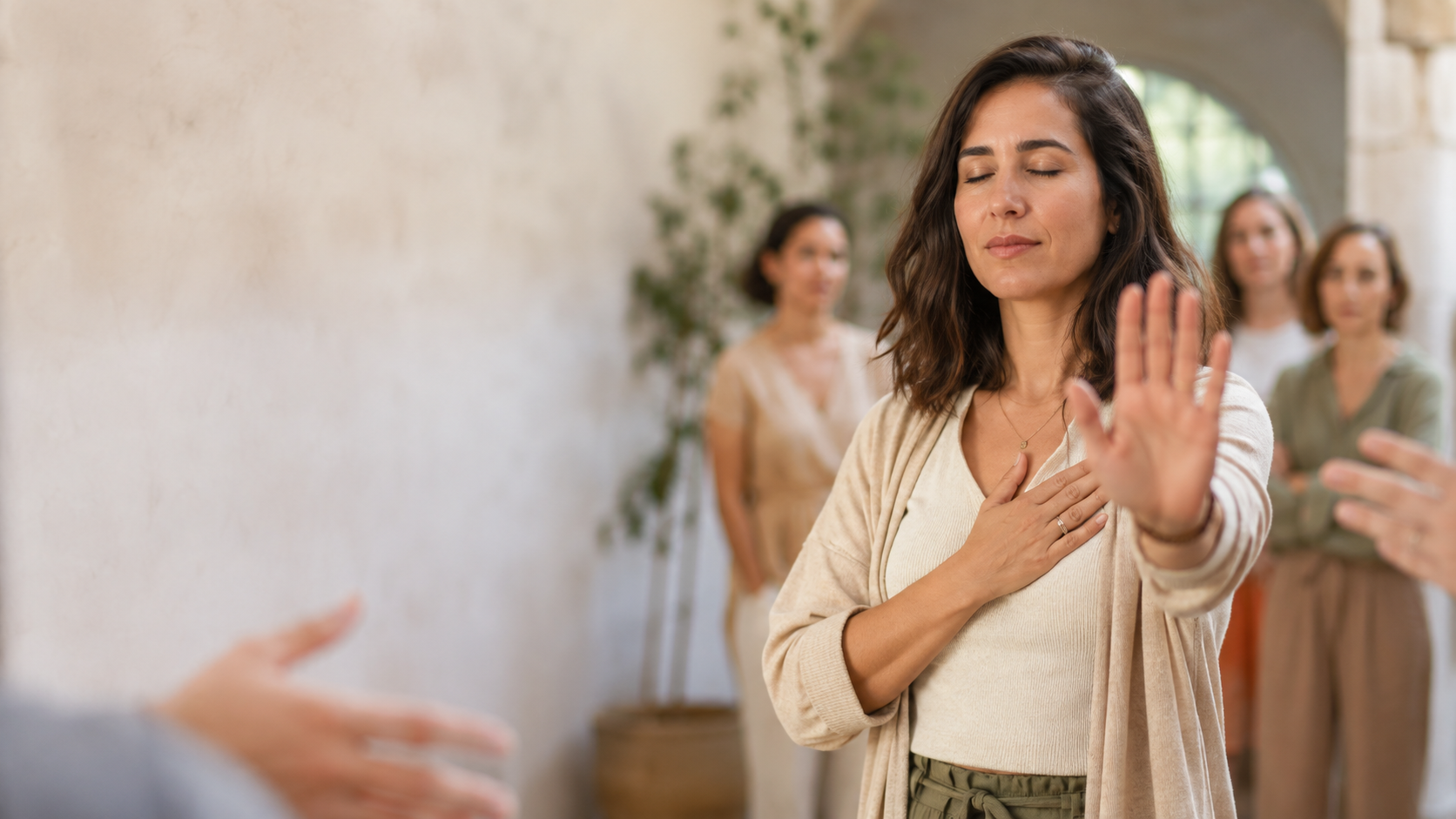 Femme qui apprend à dire non et à poser ses limites avec calme